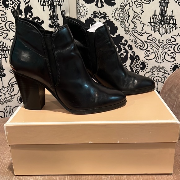 Michael Kors Brandy Bootie - Picture 3 of 6